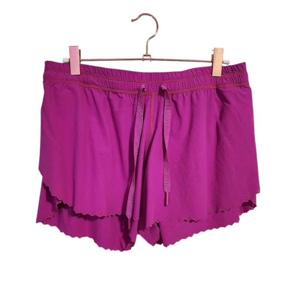 LULULEMON Hit It Running Shorts Polar Pink Scalloped Athleisure‎ Size 6